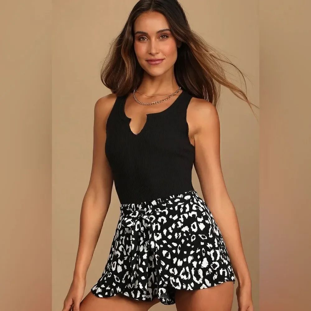 Lulu’s Yana Black and White Leopard Print Tie-Front Shorts